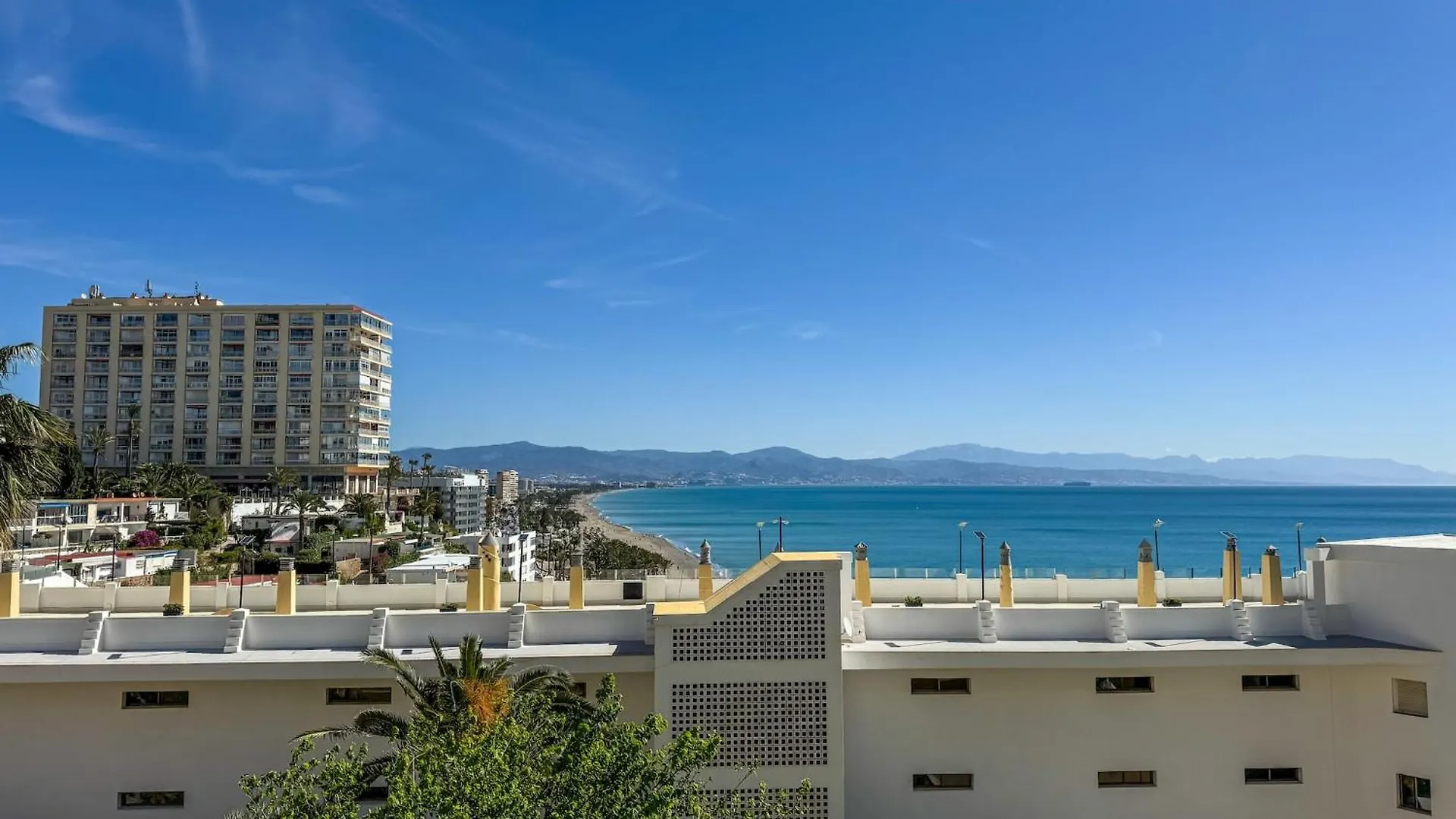 Sea-View Apartment With Balcony Τορρεμολίνος