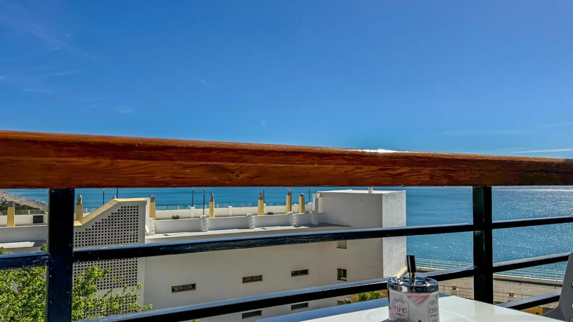 Sea-View Apartment With Balcony Τορρεμολίνος